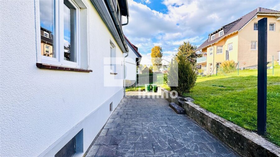Modernisiertes Einfamilienhaus mit großer Garage in ruhiger Lage mit Panoramablick - Terrasse